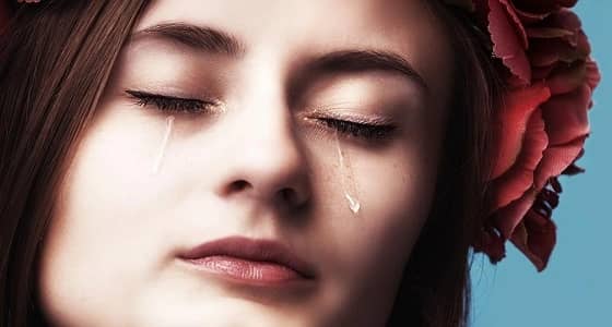 مؤشرات جسدية تؤكد أنك منهكة عاطفيا