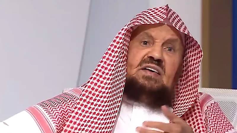 المنيع يوضح حكم إخراج المرأة زكاتها في سداد ديون زوجها.. فيديو