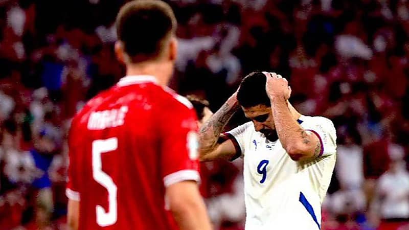 ميتروفيتش بعد وداع يورو : شعرت بأن مدافع الدنمارك سحب قميصي أين الحكم