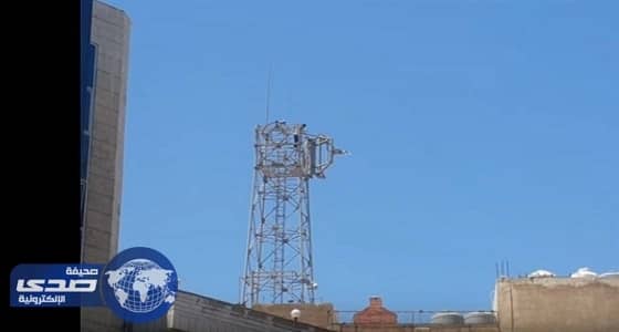 ⁠⁠⁠⁠⁠بالفيديو.. أردني يحاول الانتحار من أعلى برج اتصالات