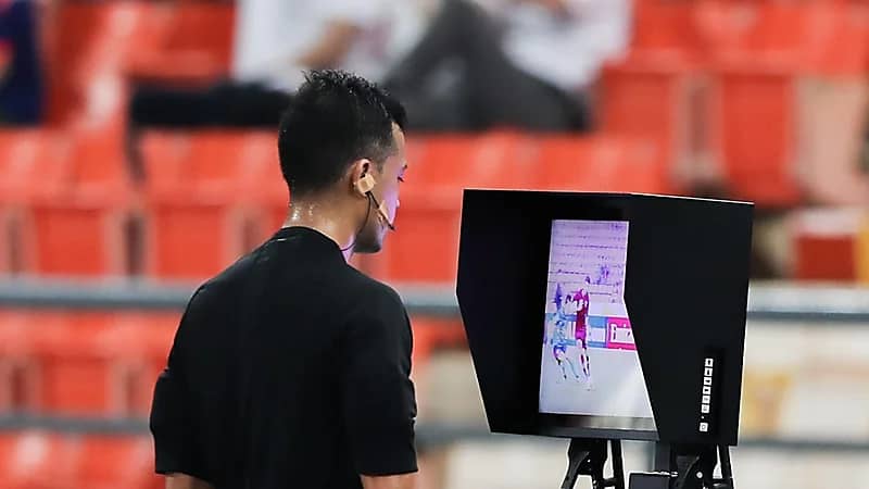 "الاتحاد الآسيوي" يعلن استخدام تقنية الـ «VAR» بداية من ربع نهائي آسيا