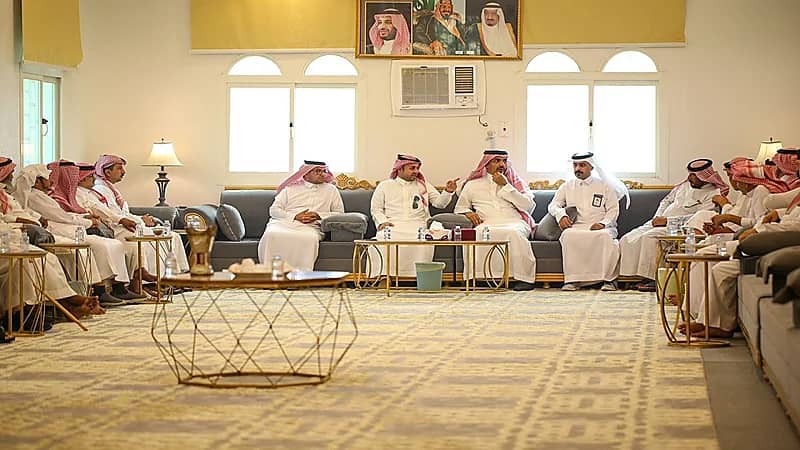 رئيس مركز الحبيل يلتقي رئيس بلدية رجال ألمع.. صور