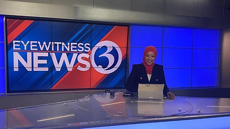 ظهور مذيعة أخبار محجبة عربية الأصل على شاشة قناة أمريكية