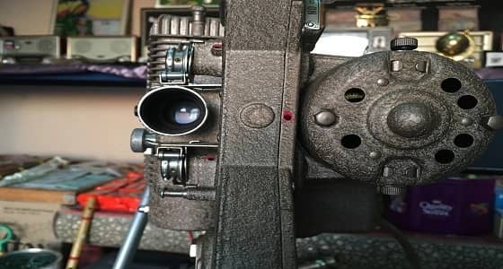 بالفيديو والصور.. صاحب أول جهاز عرض سينمائي بالمملكة يوضح تاريخه