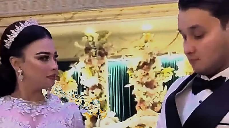 عروس تنتقم من زوجها بعد أن قدّم القطعة الأولى من الكيكة لوالدته بدلاً منها .. فيديو