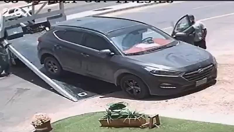 بالفيديو.. سحب سيارة مواطنة وهي بداخلها يثير الجدل