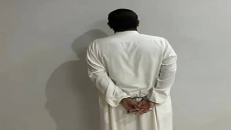 ضبط شخص وثق ونشر ادعاءات غير صحيحة تخص عددًا من الجهات بمكة