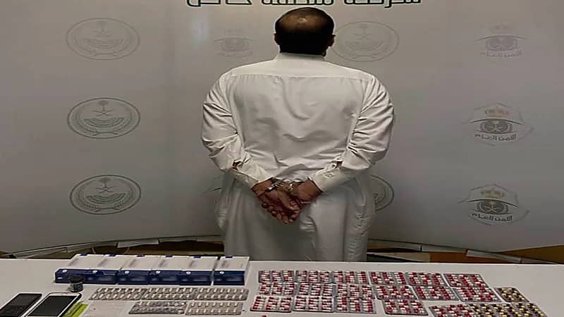 الإطاحة بمواطن لترويجه أقراصًا خاضعة لتنظيم التداول الطبي بحائل