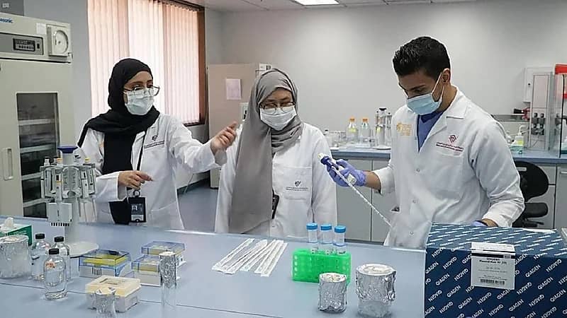 بالفيديو.. بدء المرحلة الأولى من التجارب السريرية لإنتاج لقاح كورونا في المملكة