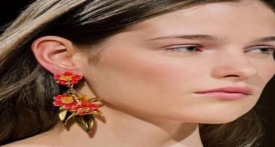 بالصور.. الأقراط الطويلة صيحة ربيع وصيف 2018