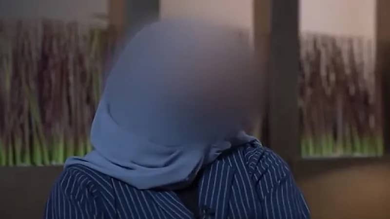 مواطنة تكتشف تعاطي ابنتها للمخدرات بالصدفة (فيديو)