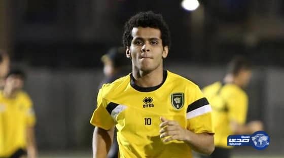 بالصور.. سعيد العويران يجمع حوله الحسناوات