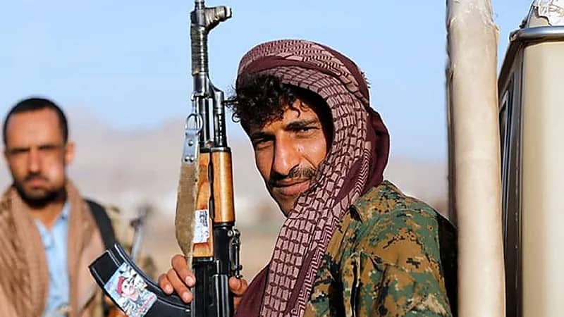 مليشيا الحوثي الإرهابية تمنع صيانة سيارات النساء دون محرم!