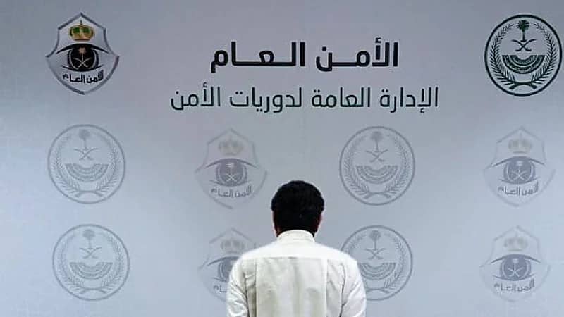 القبض على مواطن لصدمه مركبة بسبب خلافًا مع قائدها .. فيديو