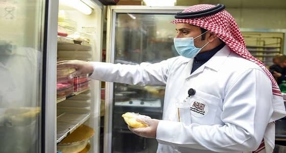 بالصور ..  حملات تفتيشية على منشآت الأغذية ببريدة