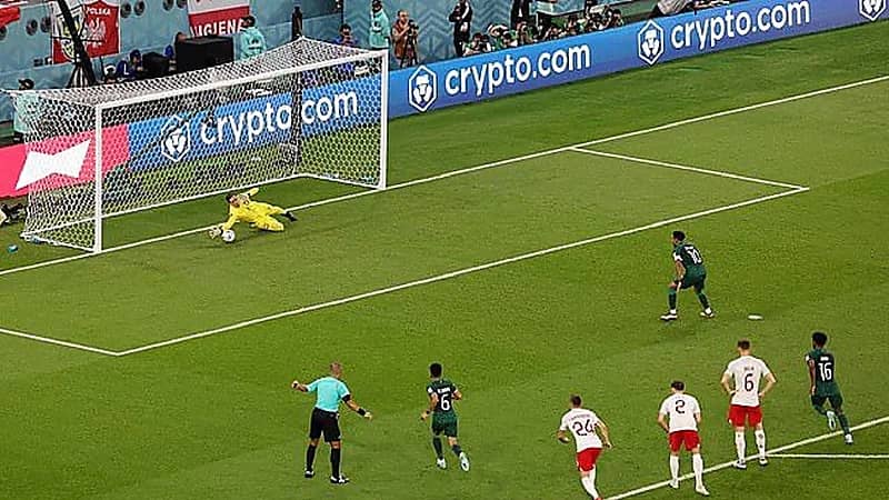 ديلي ميل: السعوديون هددوا البولنديين كثيرًا وأضاعوا ضربة جزاء وكانوا أجمل قصص المونديال