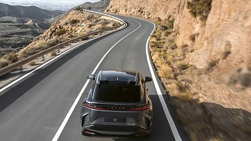 بالصور.. لكزس تعلن عن أول سيارة كهربائية بمظهر رياضي