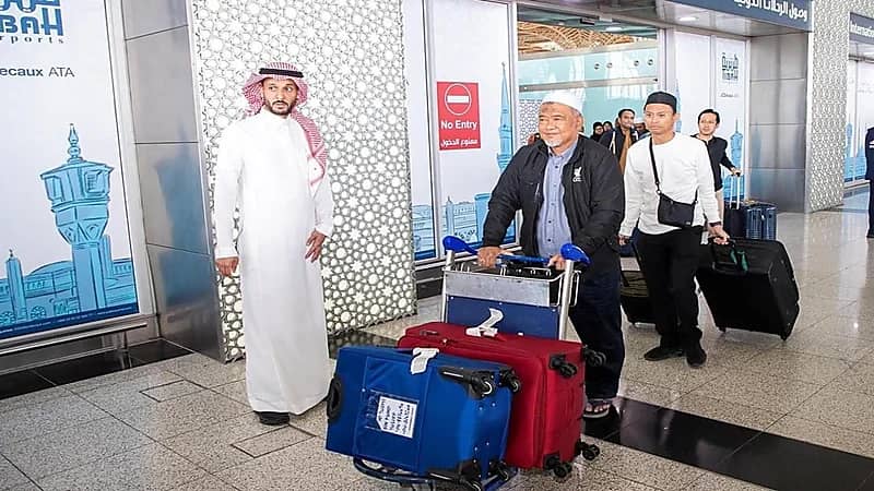 وصول الدفعة الأولى من ضيوف خادم الحرمين لبرنامج العمرة والزيارة للمدينة المنورة