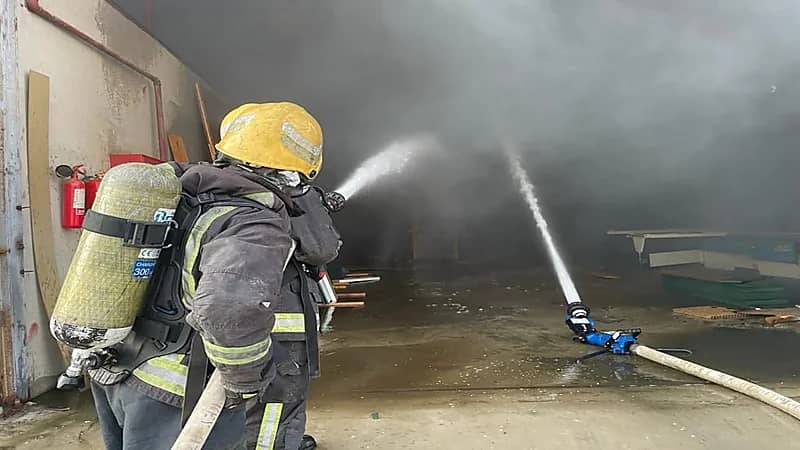 اندلاع حريق في ورشة نجارة بجازان