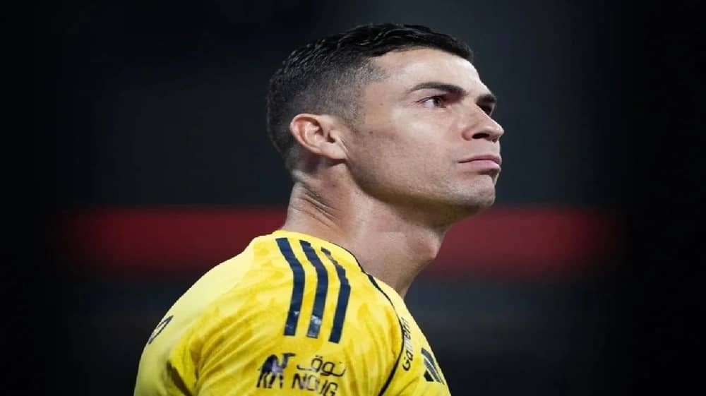 رونالدو يعتذر لغروهي بعد إشارة البكاء .. فيديو