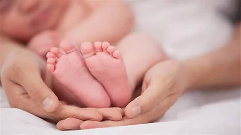 ولادة طفل مع طرف يشبه القرن بدلاً من الساقين