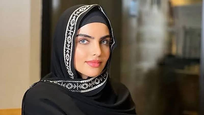 سارة الودعاني ترد على انتقادات حملها الرابع وتأخير إعلانها عنه