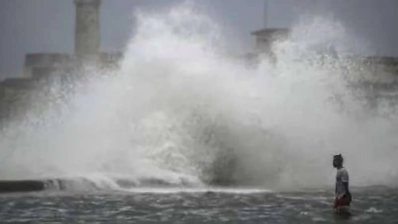 موجة شديدة تقتل وتصيب 20 شخصًا