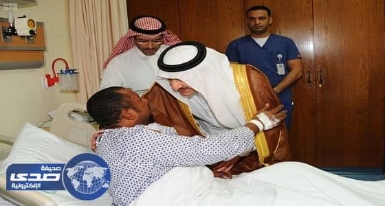 بالصور.. أمير الشرقية يتابع الحالة الصحية لرجال الأمن المصابين في حادث العوامية