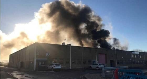 81 رجل إطفاء و12 سيارة يحاولون إخماد حريق بلندن