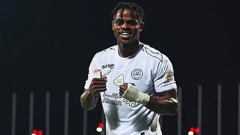 كمار يقود فريقه أمام الأهلي