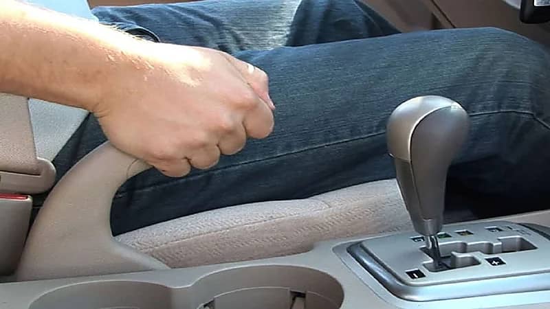 أسباب أصوات صفير فرامل السيارة وطرق حلها