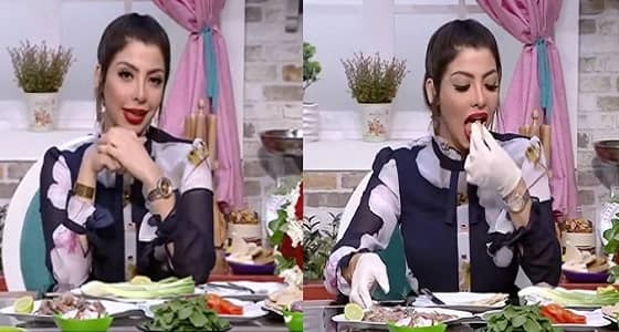 بالفيديو.. موقف محرج لمذيعة تأكل فسيخ وبصل على الهواء