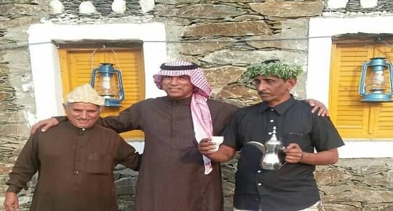 الأديب " علي مغاوي " يزور قصر مالك الشعبي برجال ألمع