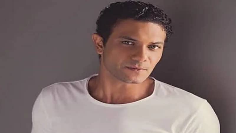 بالفيديو.. آسر ياسين يشيد بفيلم «السرب»: تجربة مبهرة