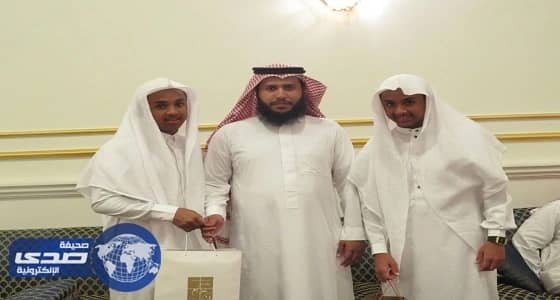 توأمان يتسابقان في التفوق .. ويحققان الامتياز وبنفس النسبة