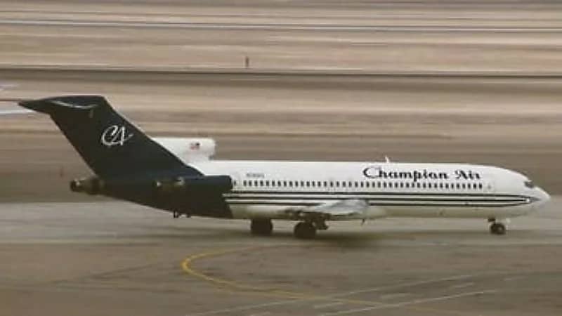 بالفيديو.. لحظة اصطدام طائرة ركاب بالأرض وتنشطر لقسمين