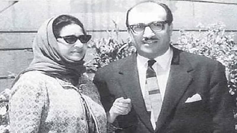 ابن زوج أم كلثوم يكشف قصة ارتباطها بوالده