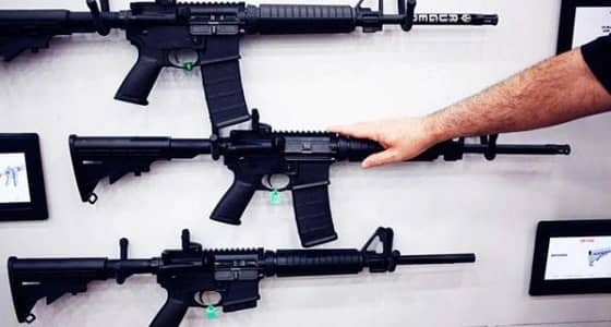 خبراء يوضحون تأثير بندقية أر 15 الأمريكية على جسم الإنسان