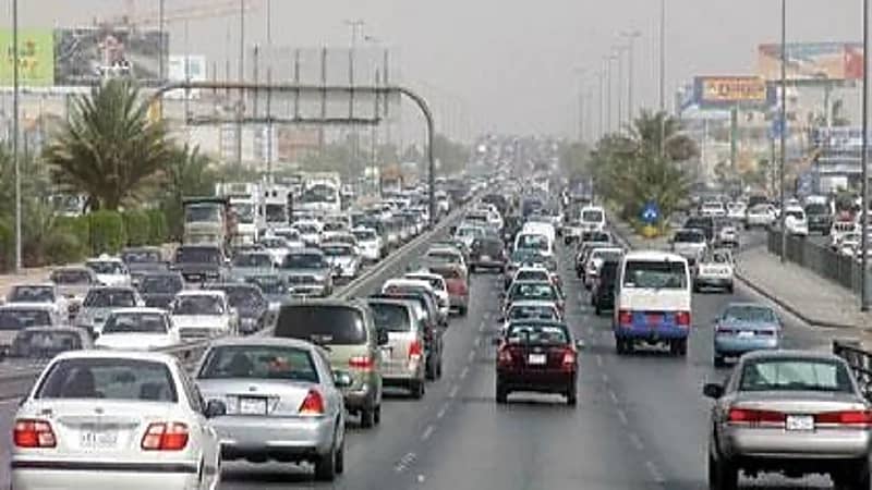 حادث انقلاب "تريلا" يوقف الحركة المرورية على الدائري الشرقي الثاني بالرياض