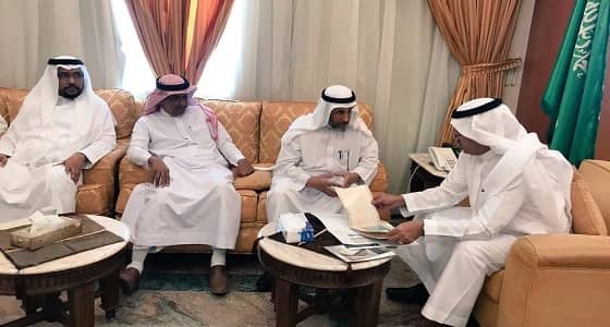 محافظ ينبع يتسلم التقرير السنوي لجمعية البر والخدمات الاجتماعية