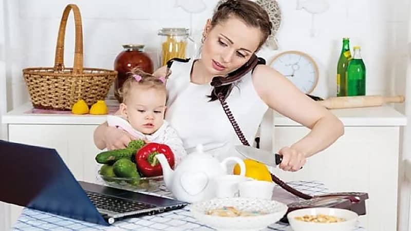 سلسلة مطاعم شهيرة تثير الجدل: " مكان النساء المطبخ "