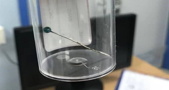 صور.. فريق طبي ينقذ فتاة ابتلعت إبرة