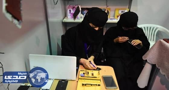 بالصور.. حرفيات "بارع" يرسمن إبداعهن في مهرجان " أبها يجمعنا "