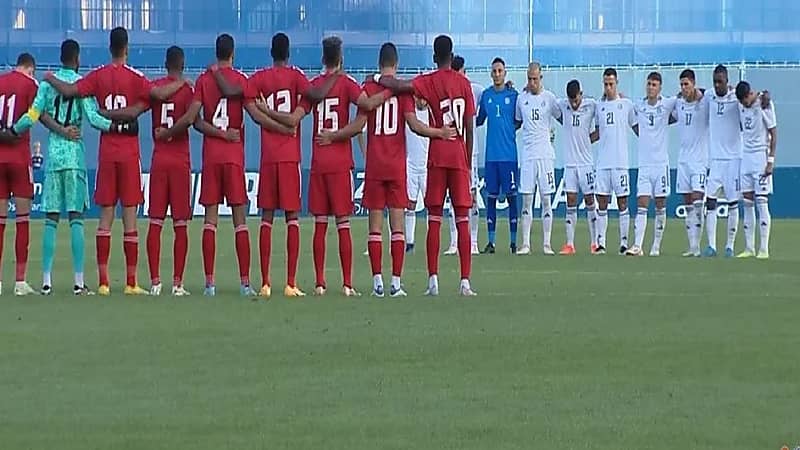 وفاة مساعد مدرب منتخب كوستاريكا بين الشوطين ضد الإمارات .. فيديو