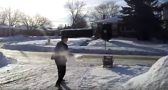 شاهد ..تحول الماء المغلي لسحابة ثلجية في أقل من ثانية