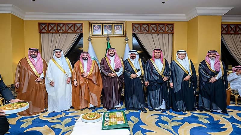 منصور العنزي يحتفل بحصوله على درجة الدكتوراه في الصحافة من جامعة الإمام .. صور