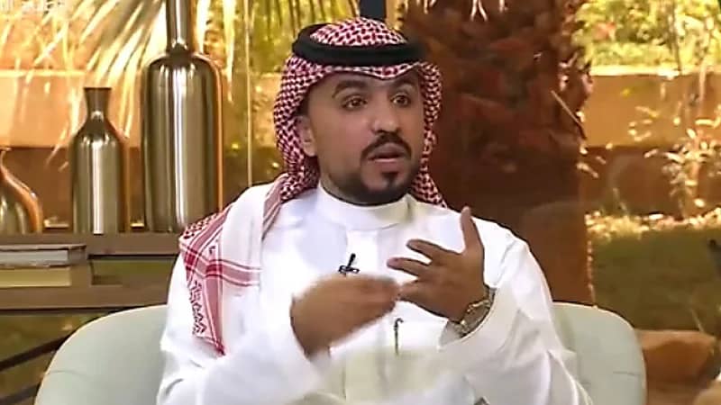 مستشار قانوني: إذا فصل صاحب العمل العامل فجأة دون إخباره يجوز له طلب تعويض ..فيديو