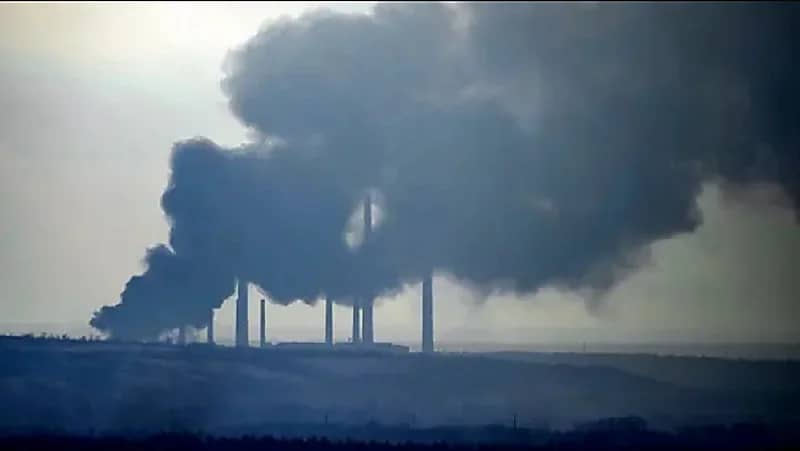 فيديو.. انفجار هائل في مستودع للنفط بعد استهدافه بصاروخ أوكراني