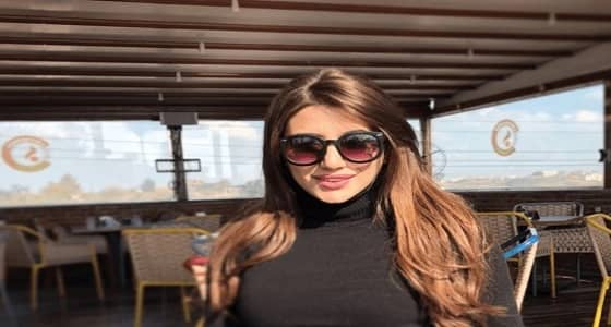 بالصور.. بلطجية يحطمون سيارة فنانة شهيرة وتعلق: " حسبي الله "