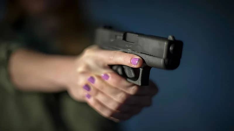 دعوى تطالب الحكومة المصرية بتسهيل تراخيص السلاح للنساء